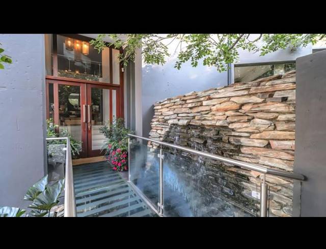 4 BEDROOM TOWNHOUSE FOR SALE IN BRYANSTON